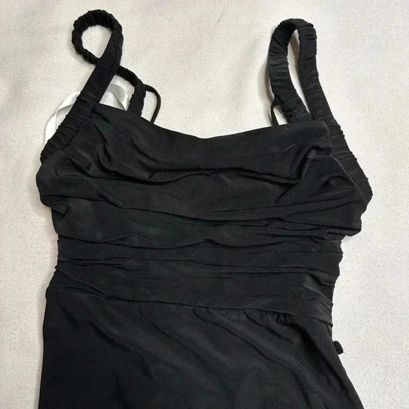 Long black dress with slit - Picture 3 of 8